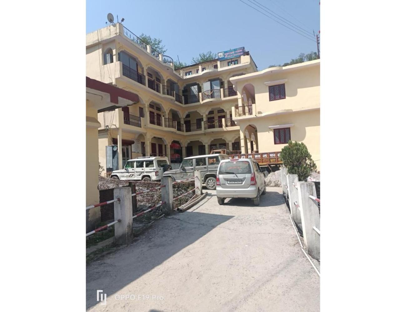 Apartamento Gujrat Bhawan, Phata Exterior foto