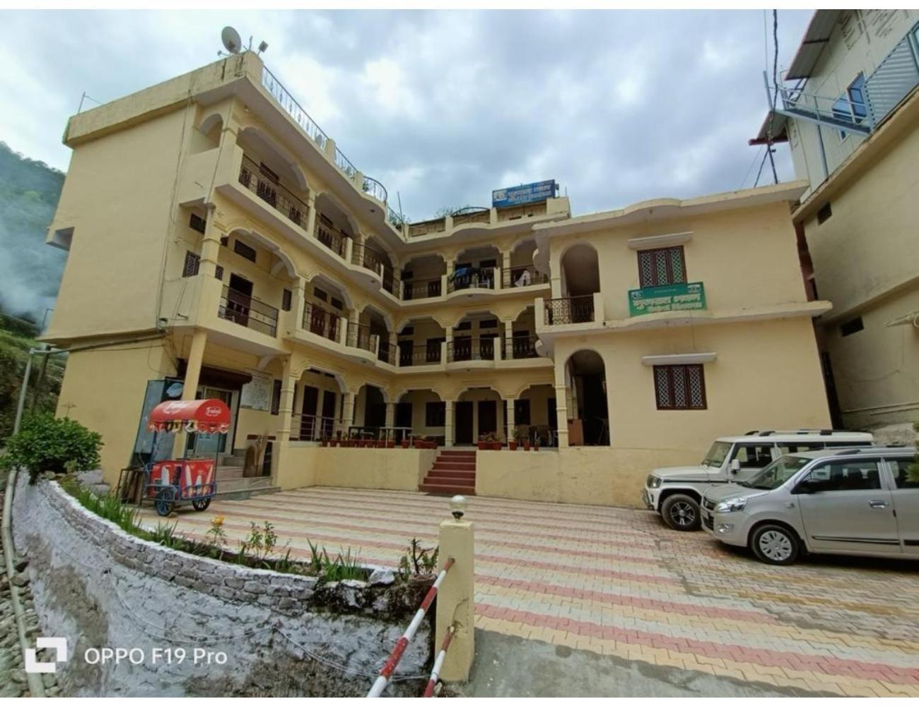 Apartamento Gujrat Bhawan, Phata Exterior foto